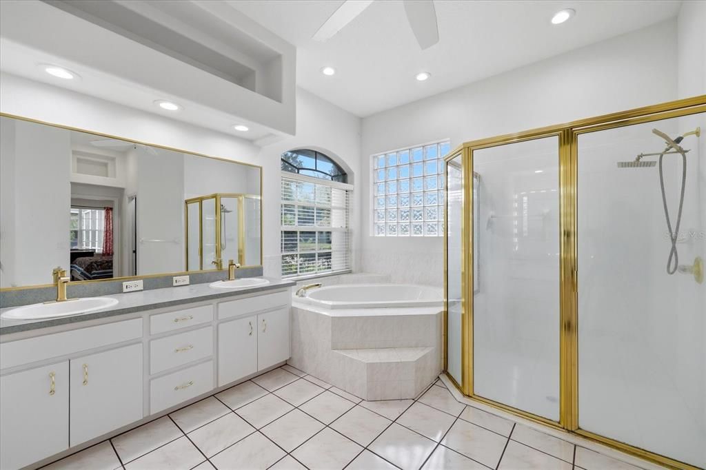 For Sale: $649,900 (3 beds, 2 baths, 2592 Square Feet)