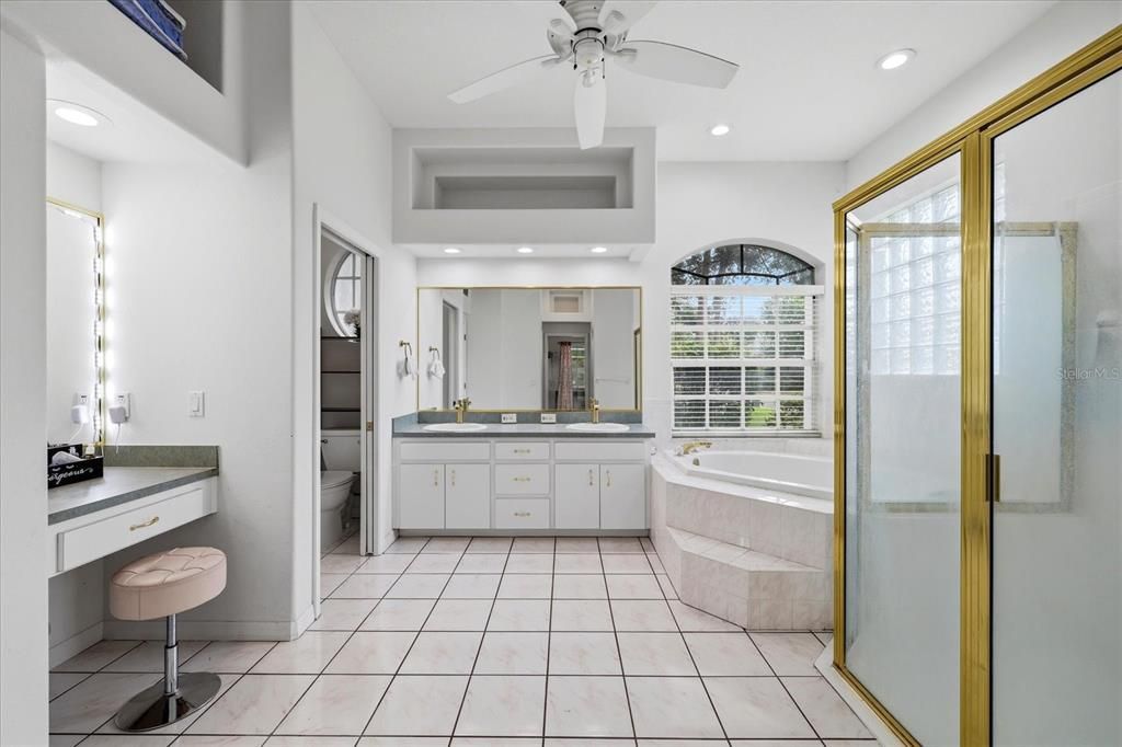 For Sale: $649,900 (3 beds, 2 baths, 2592 Square Feet)