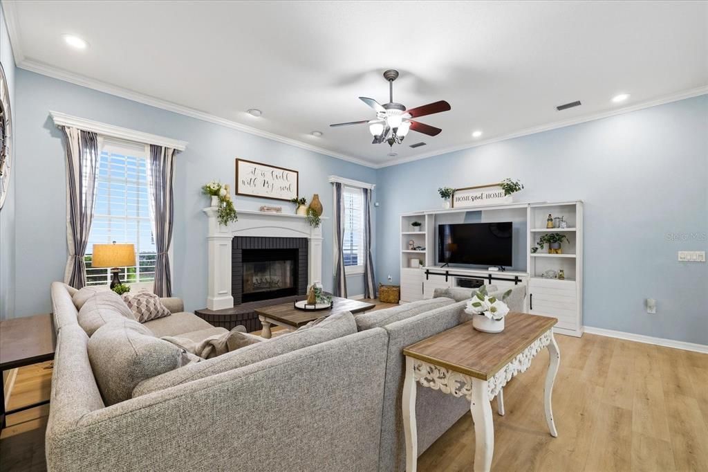 For Sale: $649,900 (3 beds, 2 baths, 2592 Square Feet)