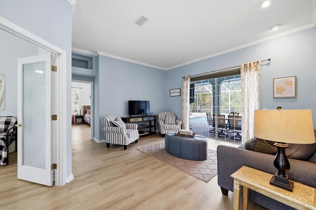 For Sale: $649,900 (3 beds, 2 baths, 2592 Square Feet)