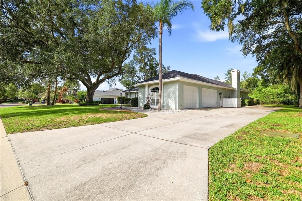 For Sale: $649,900 (3 beds, 2 baths, 2592 Square Feet)