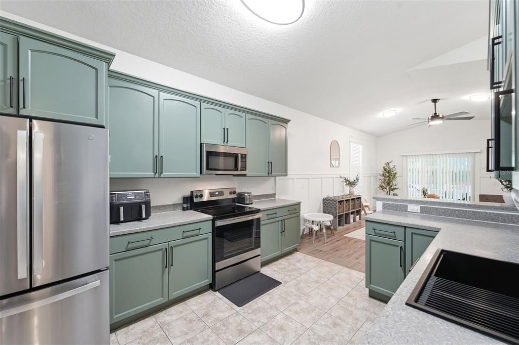 Active With Contract: $499,000 (3 beds, 2 baths, 1711 Square Feet)