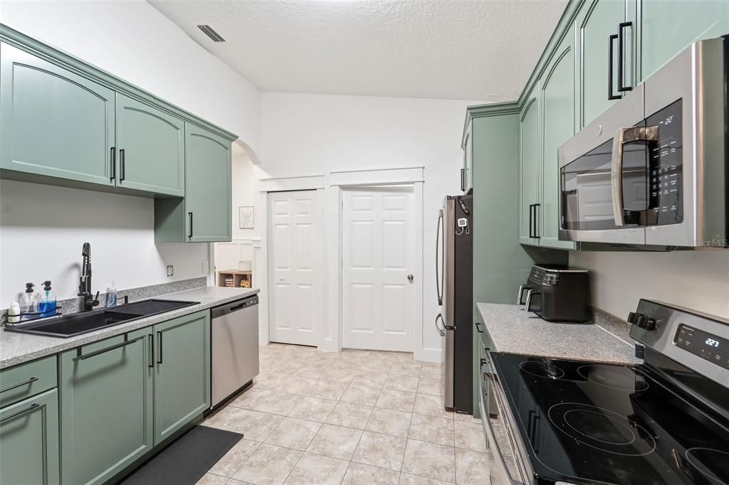 Active With Contract: $499,000 (3 beds, 2 baths, 1711 Square Feet)