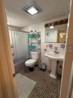 For Sale: $350,000 (5 beds, 2 baths, 2412 Square Feet)