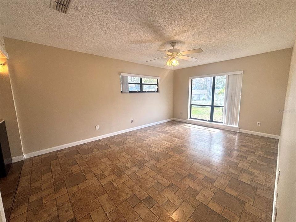 For Rent: $2,725 (4 beds, 2 baths, 2090 Square Feet)