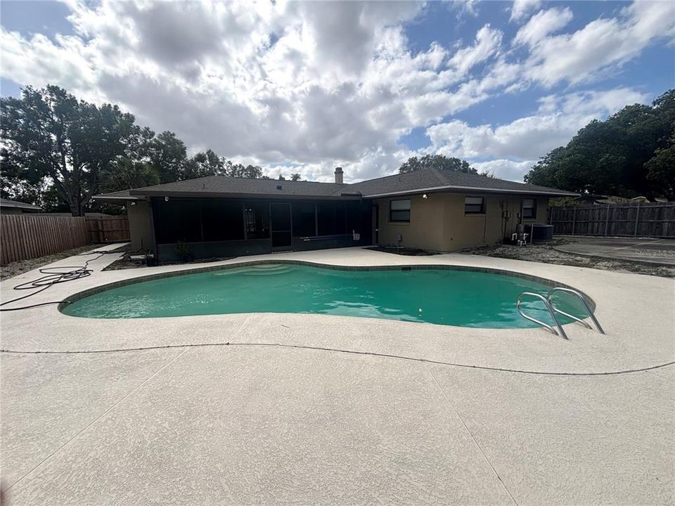 For Rent: $2,725 (4 beds, 2 baths, 2090 Square Feet)