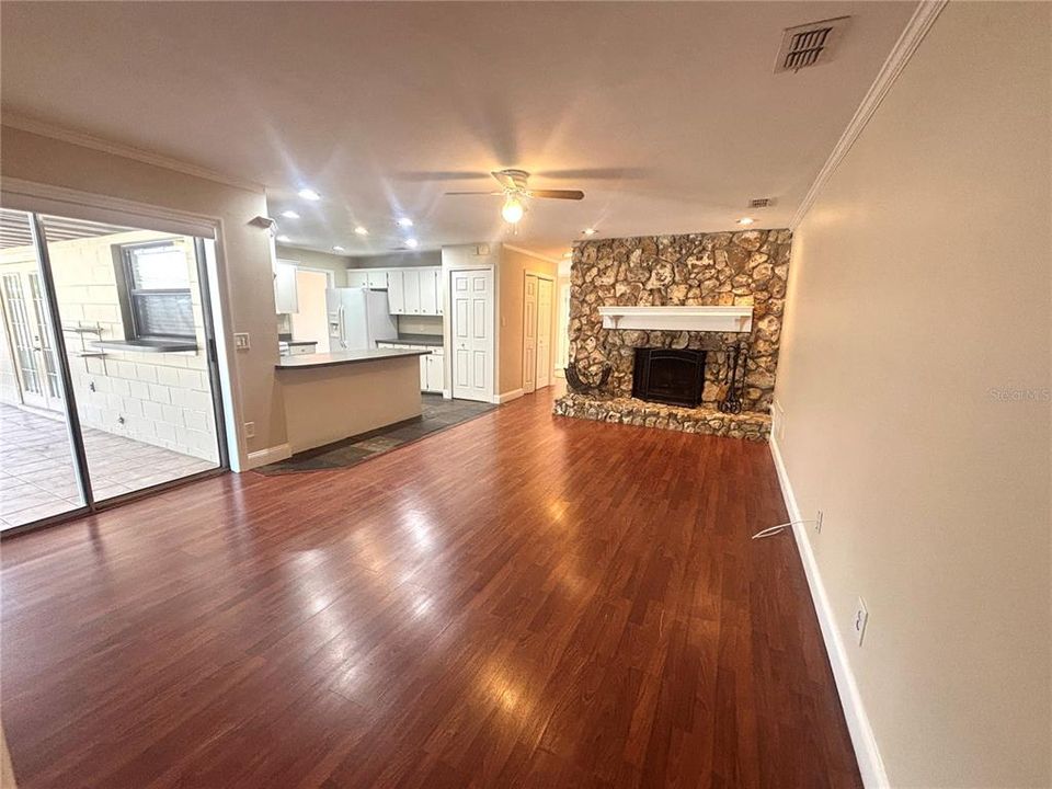 For Rent: $2,725 (4 beds, 2 baths, 2090 Square Feet)