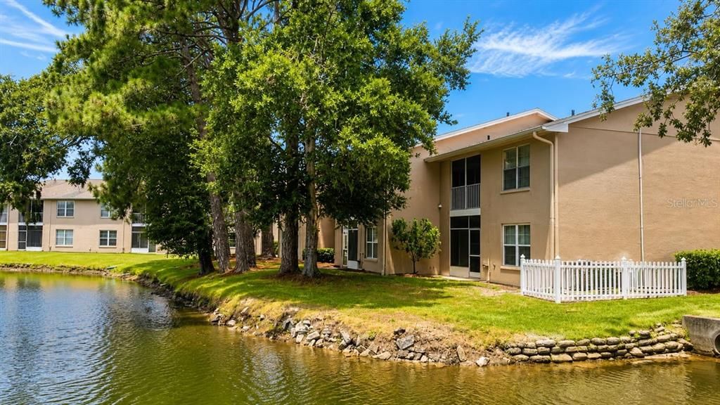 На продажу: $159,900 (2 спален, 2 ванн, 935 Квадратных фут)
