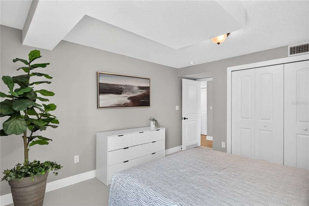En Venta: $699,900 (3 camas, 3 baños, 2241 Pies cuadrados)