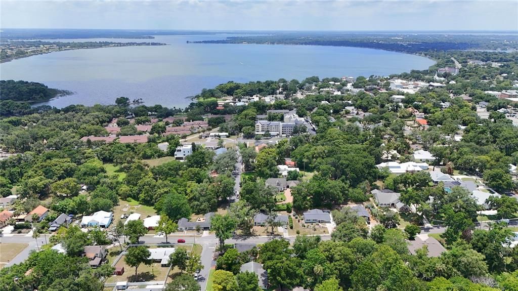 En Venta: $699,900 (3 camas, 3 baños, 2241 Pies cuadrados)