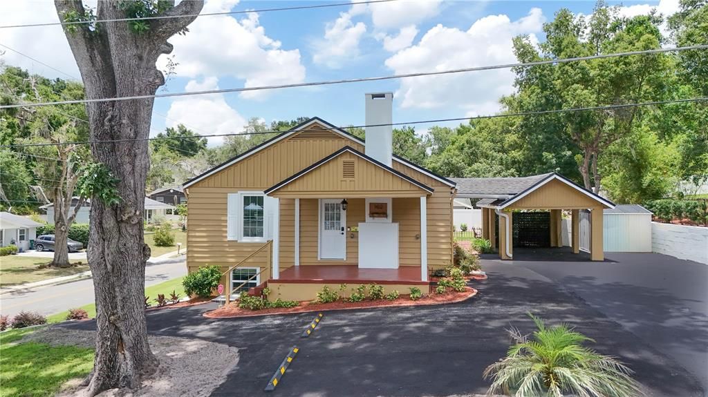 En Venta: $699,900 (3 camas, 3 baños, 2241 Pies cuadrados)