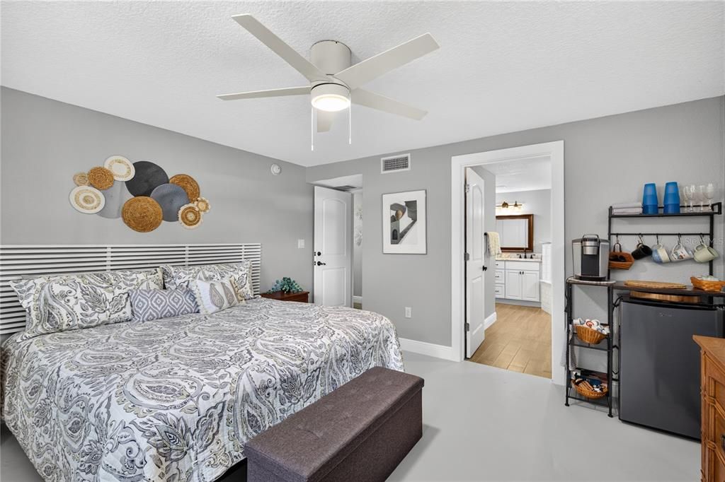 En Venta: $699,900 (3 camas, 3 baños, 2241 Pies cuadrados)