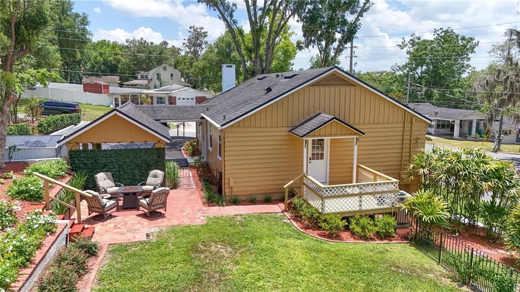 En Venta: $699,900 (3 camas, 3 baños, 2241 Pies cuadrados)