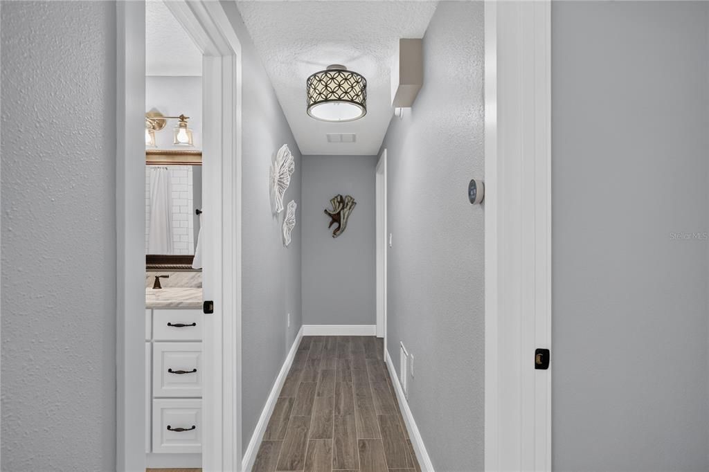 En Venta: $699,900 (3 camas, 3 baños, 2241 Pies cuadrados)