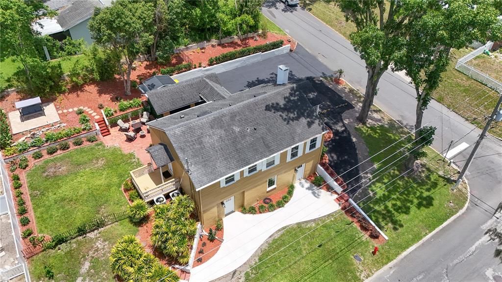 En Venta: $699,900 (3 camas, 3 baños, 2241 Pies cuadrados)