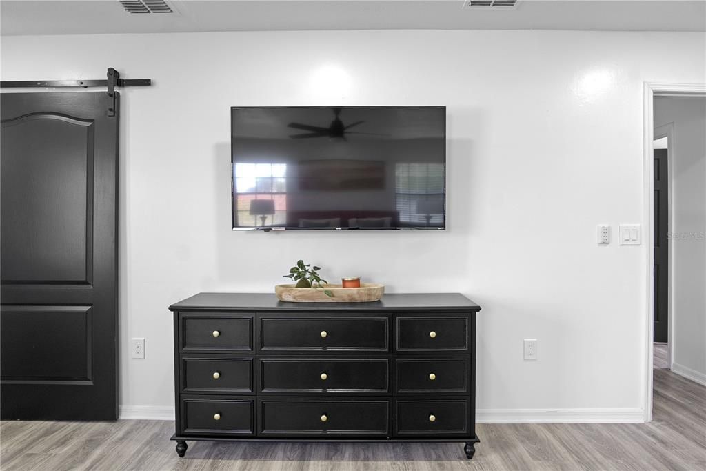 For Rent: $4,000 (6 beds, 4 baths, 3817 Square Feet)