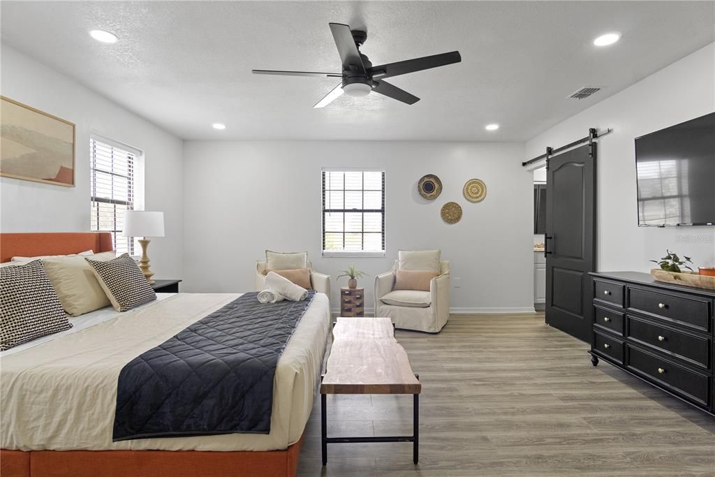 For Rent: $4,000 (6 beds, 4 baths, 3817 Square Feet)