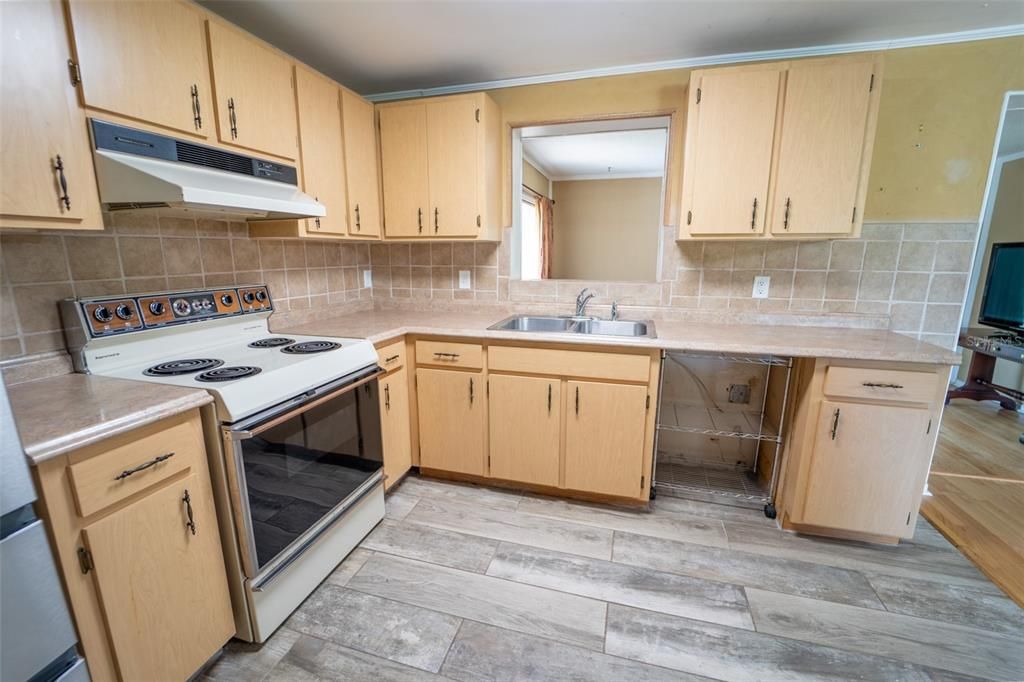 На продажу: $399,900 (3 спален, 2 ванн, 1364 Квадратных фут)
