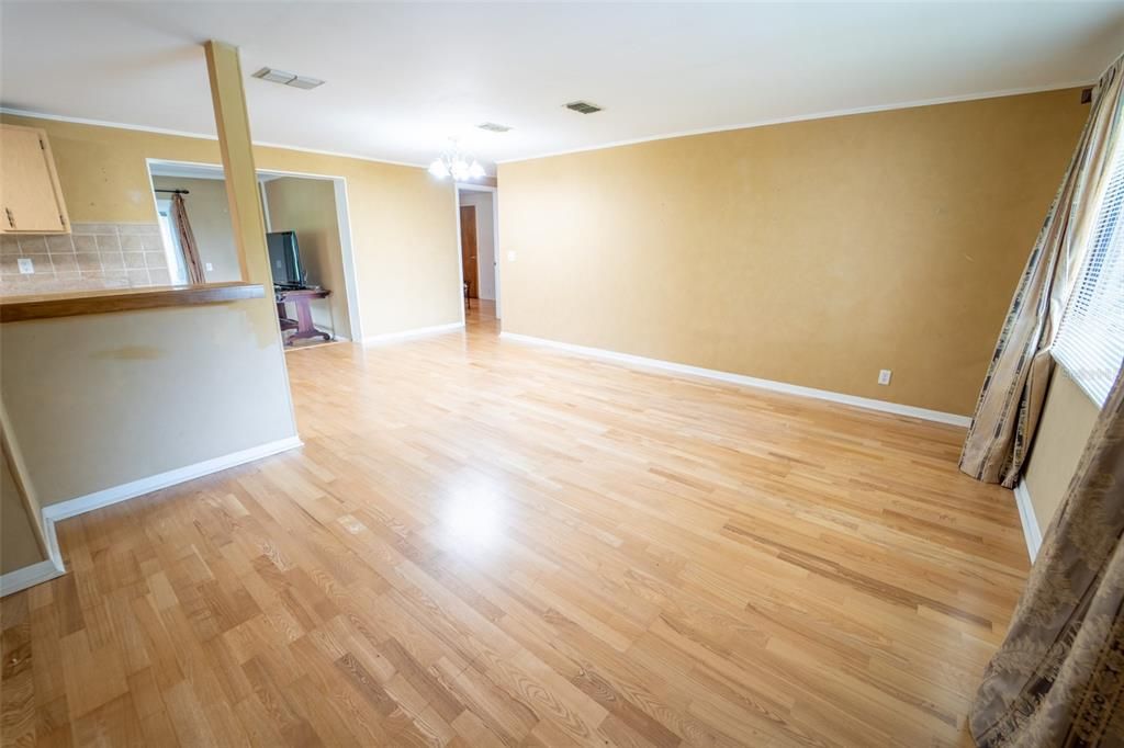 На продажу: $399,900 (3 спален, 2 ванн, 1364 Квадратных фут)