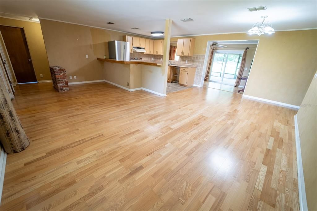 На продажу: $399,900 (3 спален, 2 ванн, 1364 Квадратных фут)