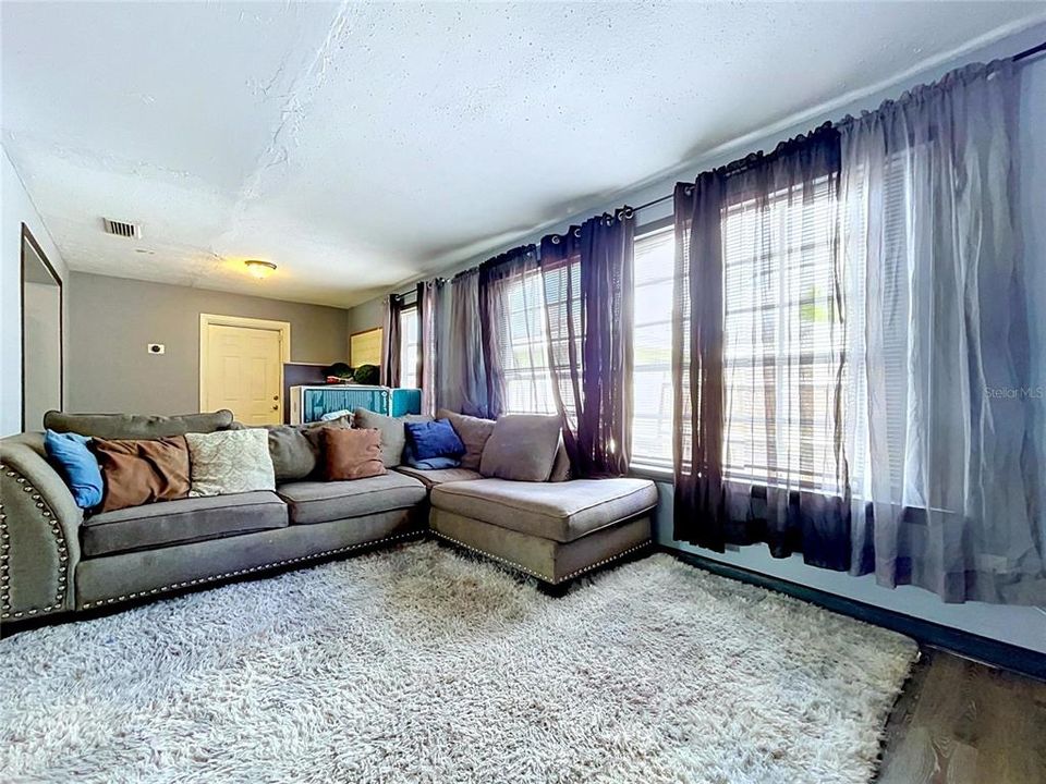 For Sale: $475,000 (3 beds, 2 baths, 1941 Square Feet)