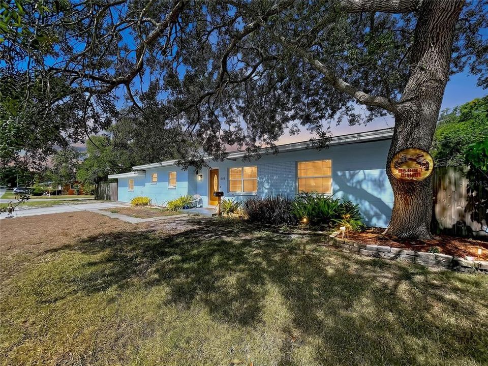 For Sale: $475,000 (3 beds, 2 baths, 1941 Square Feet)