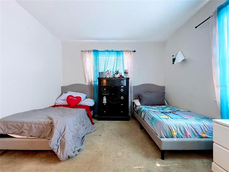 For Sale: $475,000 (3 beds, 2 baths, 1941 Square Feet)