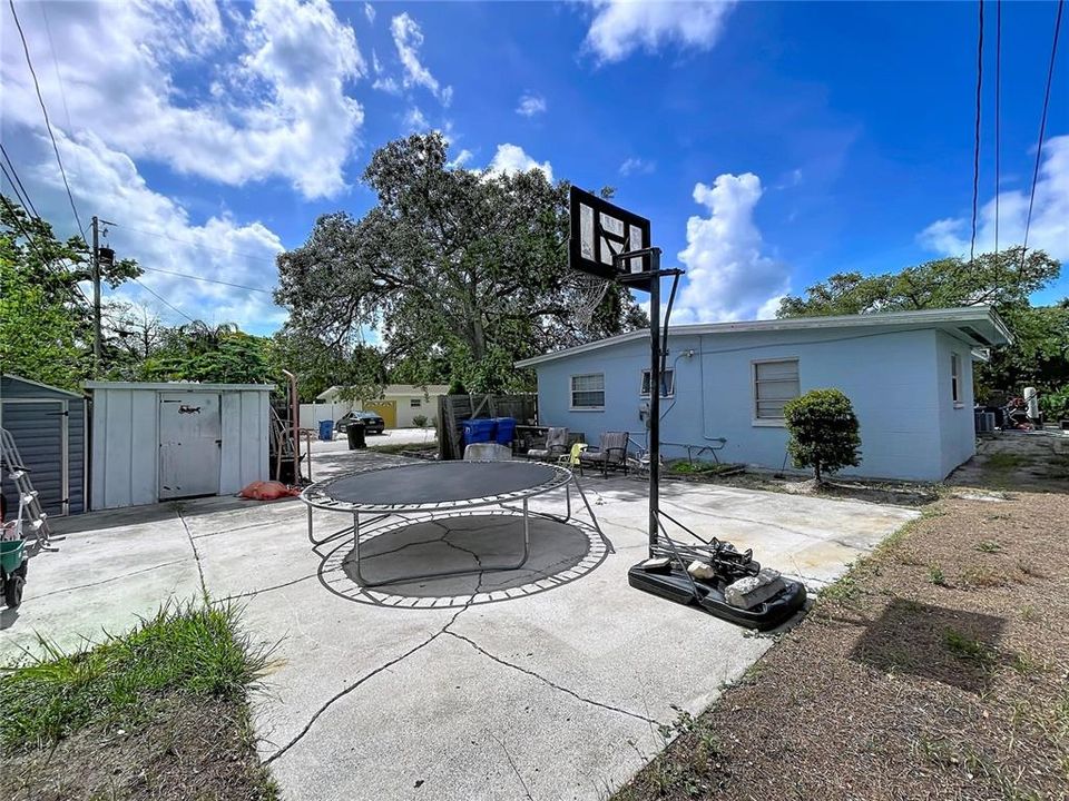 For Sale: $475,000 (3 beds, 2 baths, 1941 Square Feet)