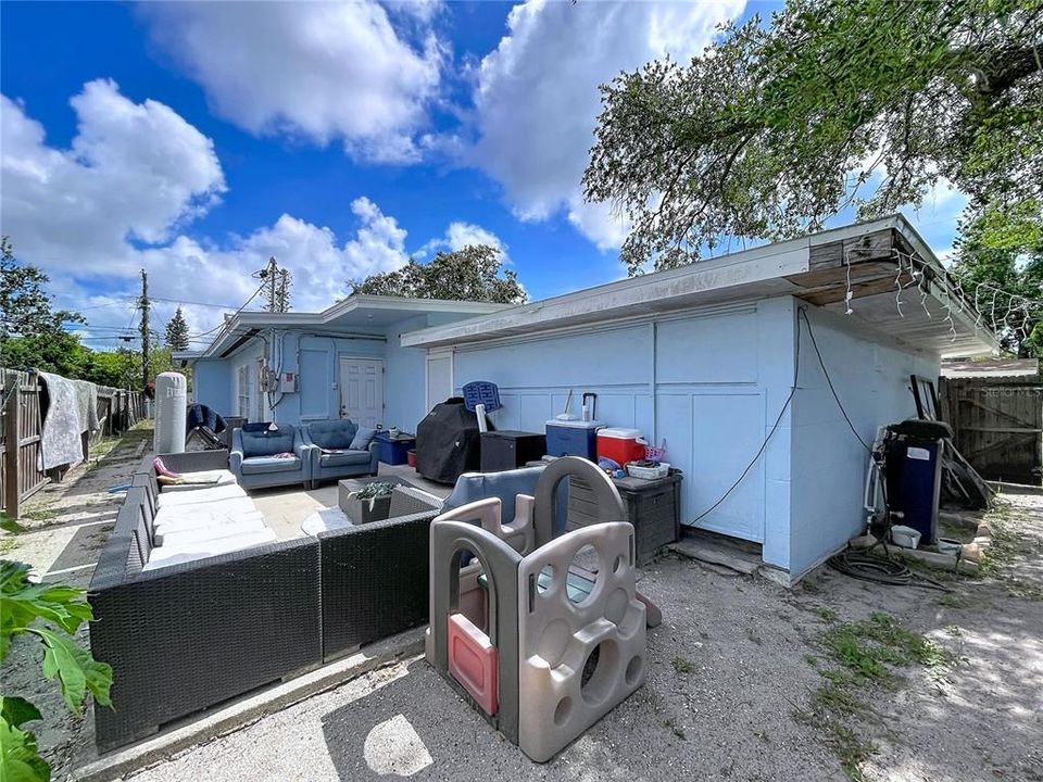 For Sale: $475,000 (3 beds, 2 baths, 1941 Square Feet)