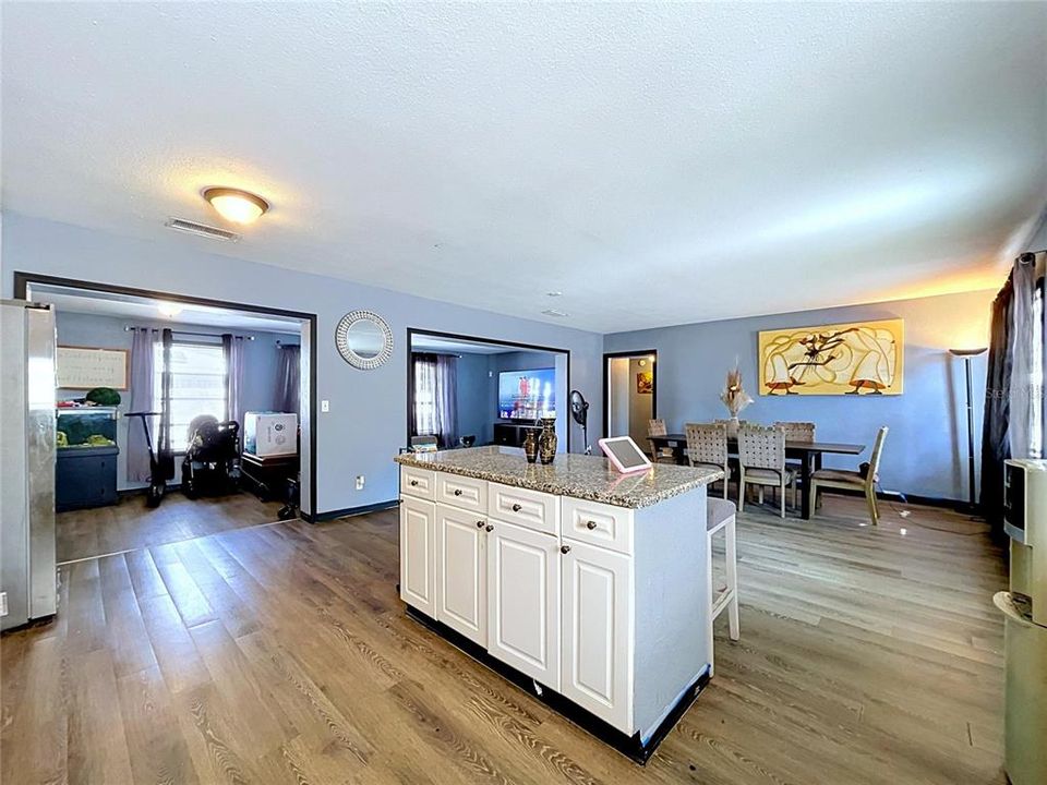 For Sale: $475,000 (3 beds, 2 baths, 1941 Square Feet)