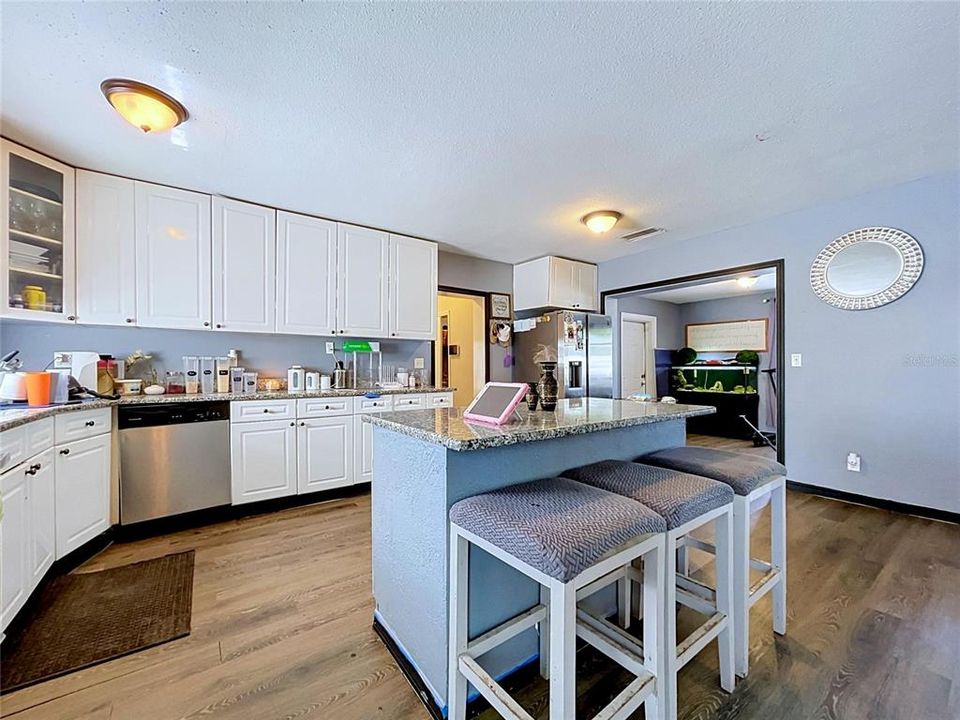 For Sale: $475,000 (3 beds, 2 baths, 1941 Square Feet)