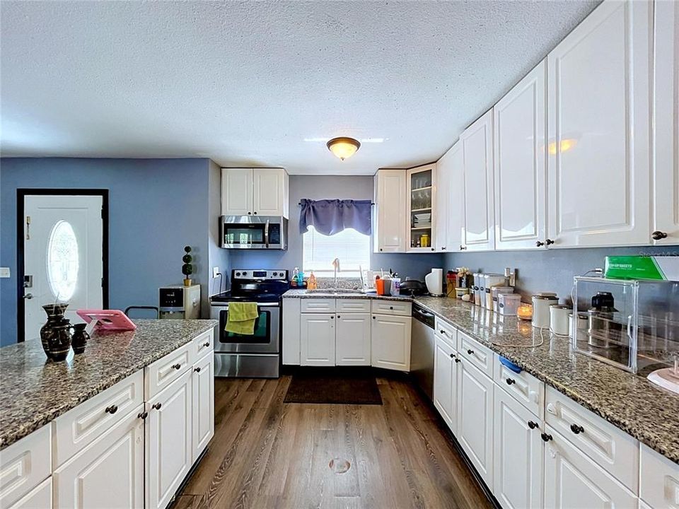 For Sale: $475,000 (3 beds, 2 baths, 1941 Square Feet)