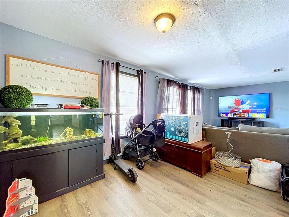 For Sale: $475,000 (3 beds, 2 baths, 1941 Square Feet)