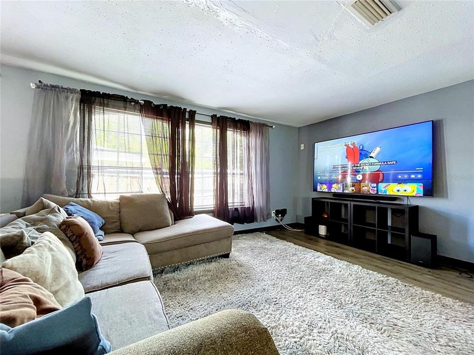 For Sale: $475,000 (3 beds, 2 baths, 1941 Square Feet)