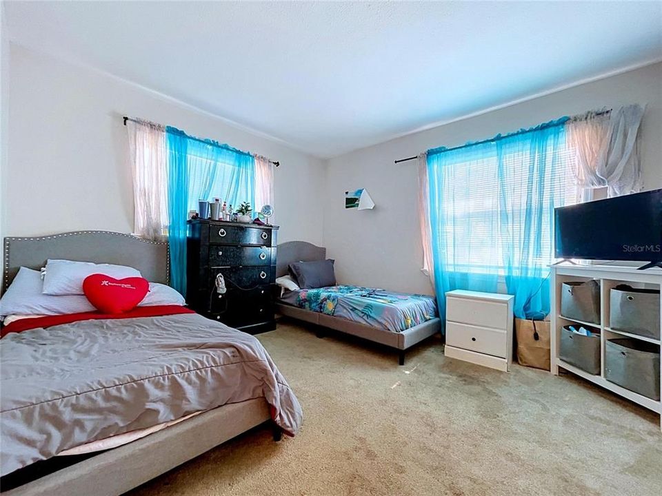 For Sale: $475,000 (3 beds, 2 baths, 1941 Square Feet)