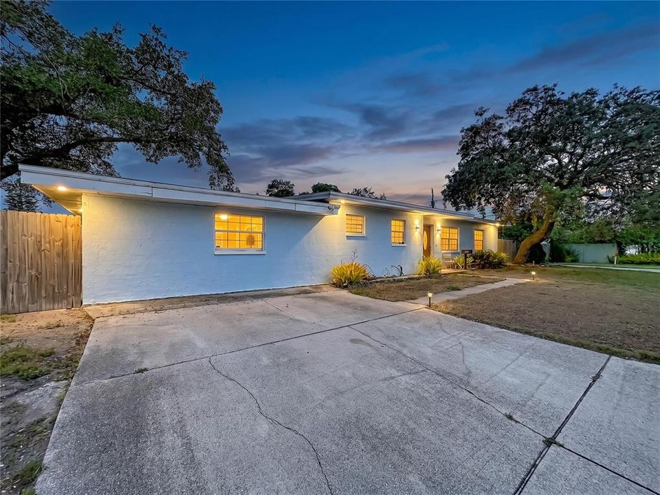 For Sale: $475,000 (3 beds, 2 baths, 1941 Square Feet)