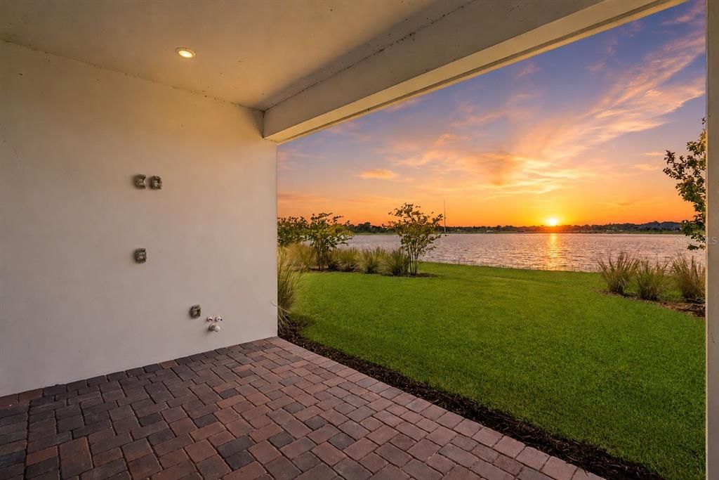 For Sale: $990,000 (5 beds, 3 baths, 3068 Square Feet)