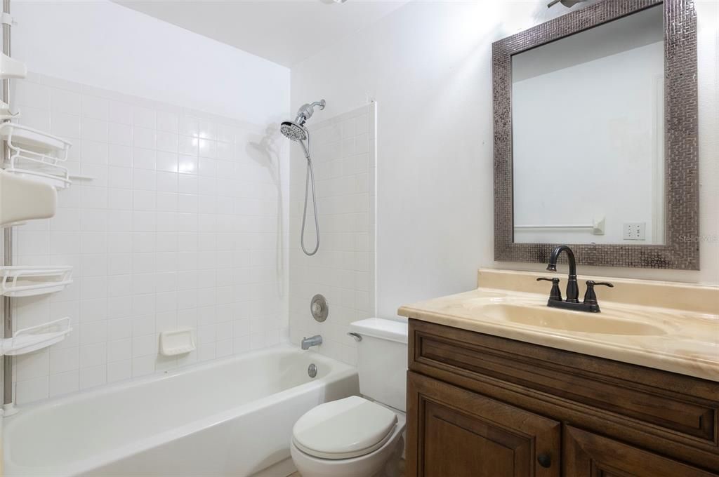 For Rent: $2,400 (3 beds, 2 baths, 1676 Square Feet)
