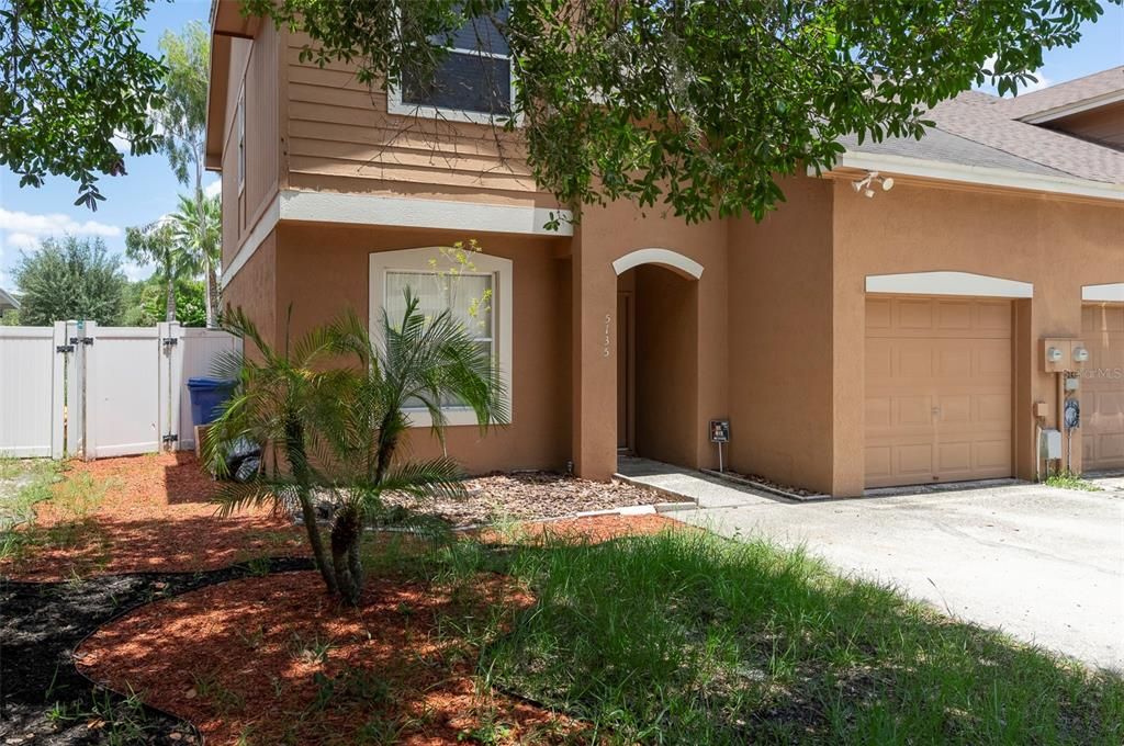 For Rent: $2,400 (3 beds, 2 baths, 1676 Square Feet)