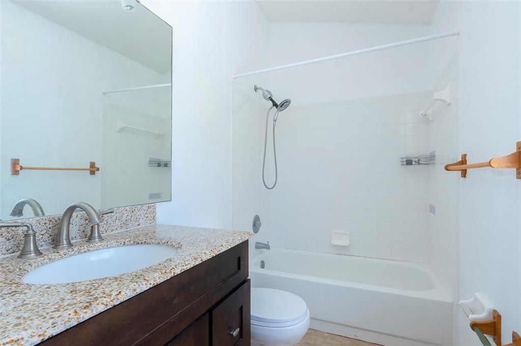 For Rent: $2,400 (3 beds, 2 baths, 1676 Square Feet)