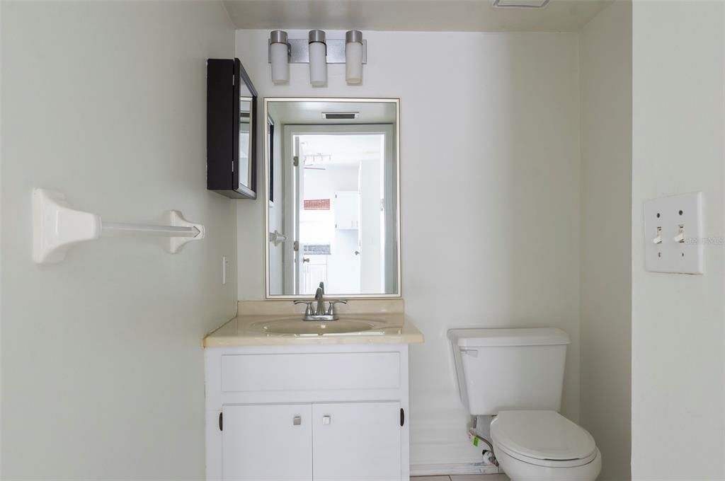 For Rent: $2,400 (3 beds, 2 baths, 1676 Square Feet)