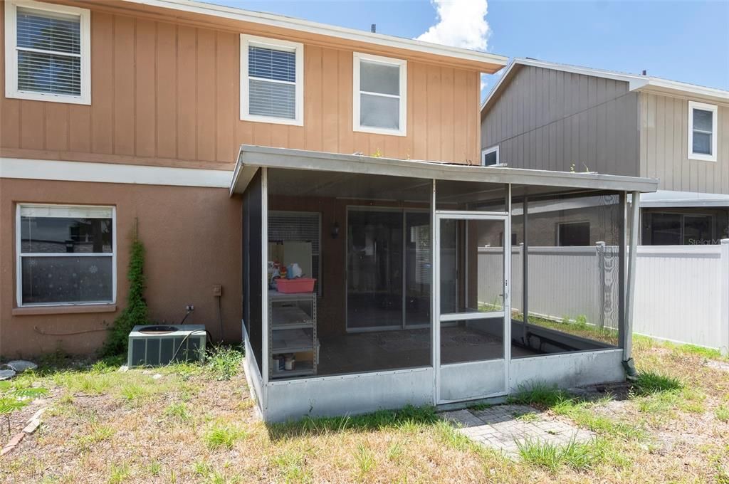 For Rent: $2,400 (3 beds, 2 baths, 1676 Square Feet)