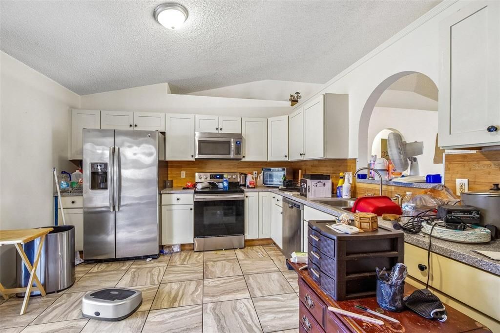 For Sale: $259,900 (3 beds, 2 baths, 1332 Square Feet)