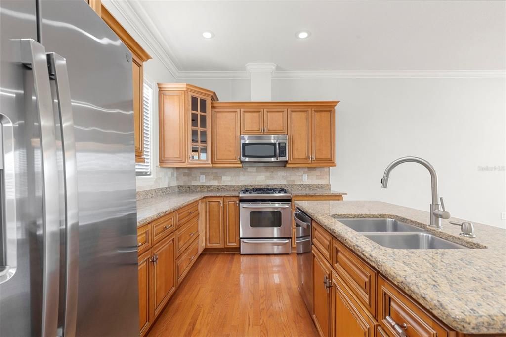 For Sale: $815,000 (2 beds, 3 baths, 2004 Square Feet)