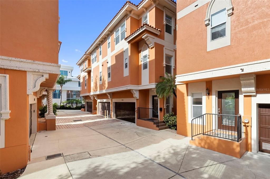 For Sale: $815,000 (2 beds, 3 baths, 2004 Square Feet)