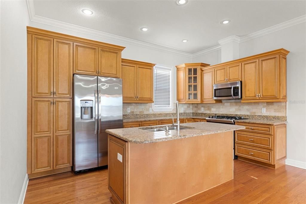 For Sale: $815,000 (2 beds, 3 baths, 2004 Square Feet)