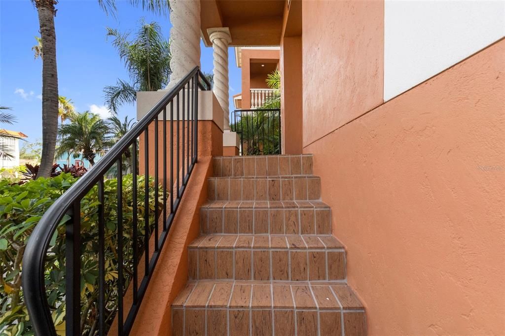 For Sale: $815,000 (2 beds, 3 baths, 2004 Square Feet)