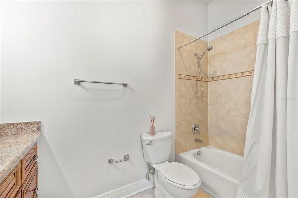 For Sale: $815,000 (2 beds, 3 baths, 2004 Square Feet)