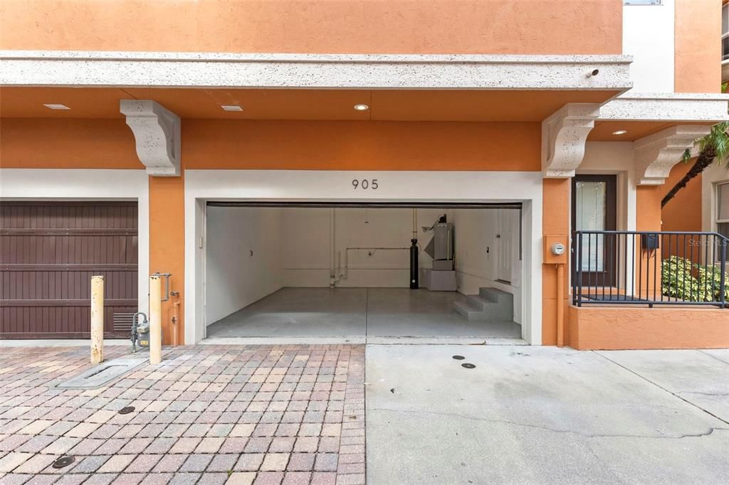 For Sale: $815,000 (2 beds, 3 baths, 2004 Square Feet)