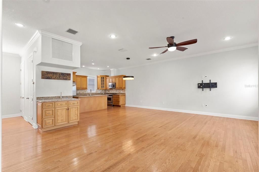 For Sale: $815,000 (2 beds, 3 baths, 2004 Square Feet)